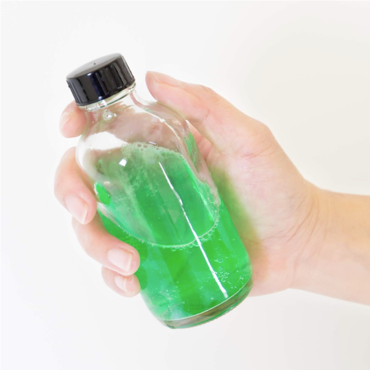 16 Pack Empty Glass Bottles with Lids, Refillable Container for Essential Oils, Vanilla Extract and More (4 Ounce)