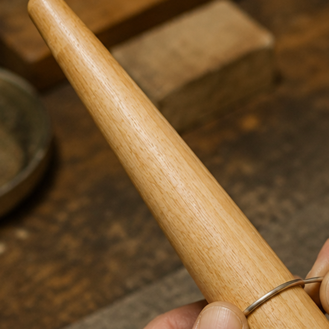 7-Inch Mini Wooden Ring Mandrel – Tapered No-Mar Hardwood Ring Shaping Tool for Buffing, Polishing and Dent Removal – Approx. 1-Inch Diameter
