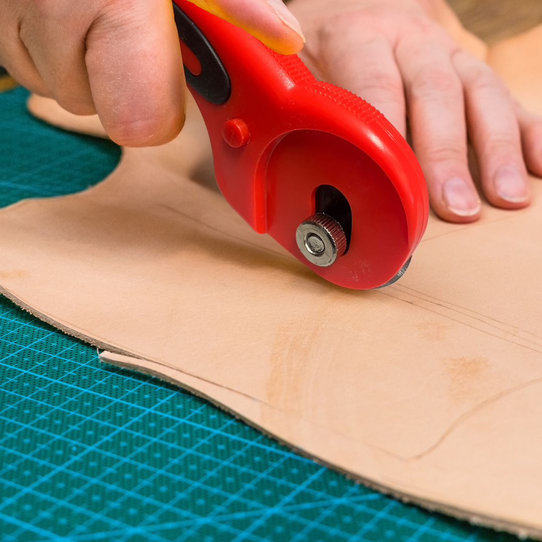 5.5" (14 cm) Safety Lock Rotary Cutter | Plastic Body & Stainless Steel Blade | Ideal for Crafting & School Art Projects | Precise Cuts with 1.75" (4.4 cm) Blade